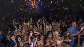 Fantasi Pesta Liar Hugh Hefner di Playboy Mansion