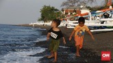 FOTO: Desa yang Mati Rezeki Karena Ancaman Gunung Agung Akibat ancaman letusan Gunung Agung, warga Lebah Amed kesulitan mendapatkan penghasilan dari pariwisata, dan hanya mengandalkan rezeki dari hasil laut.