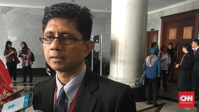 KPK menetapkan status tersangka kepada tujuh orang usai operasi tangkap tangan (OTT) anggota DPRD Kalimantan Tengah.