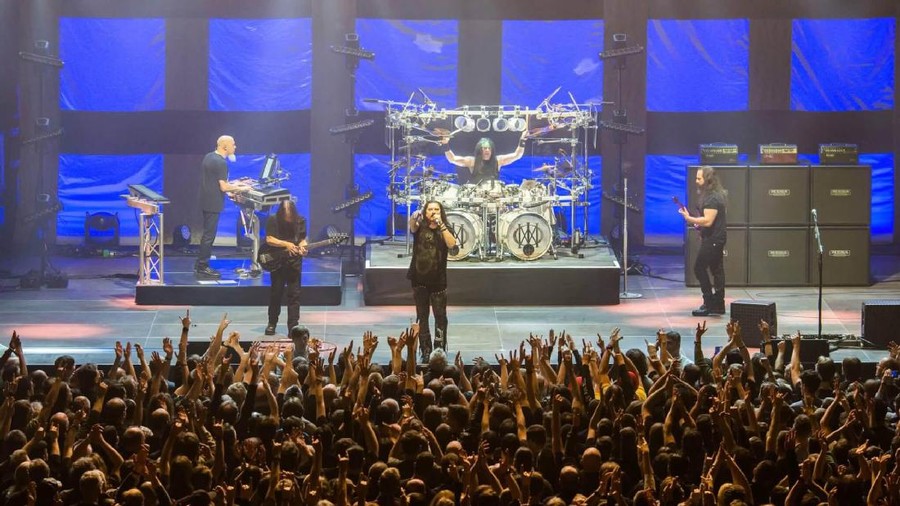 Dream Theater saat konser rangkaian tur Images Words and Beyond 2017 Dream Theater saat konser rangkaian tur Images Words and Beyond 2017