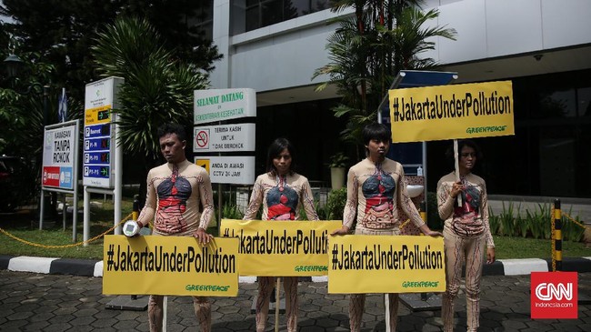 Peneliti LIPI meminta pemerintah DKI Jakarta mempelajari terlebih dahulu kandungan partikel yang menjadi penyebab polusi udara sebelum menurunkan hujan buatan.