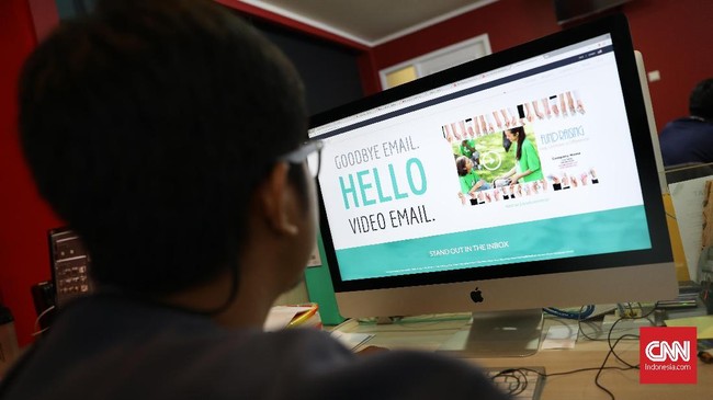 Produk teknologi informasi yang dibanderol mulai dari US$99 hingga US$1.500 itu merupakan video komunikasi. Namun, tak bisa diakses tanpa bayaran.