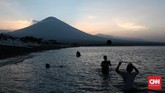 FOTO: Desa yang Mati Rezeki Karena Ancaman Gunung Agung Akibat ancaman letusan Gunung Agung, warga Lebah Amed kesulitan mendapatkan penghasilan dari pariwisata, dan hanya mengandalkan rezeki dari hasil laut.