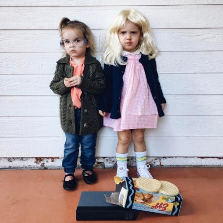 <p>Maka nggak heran pose dan gaya si kembar unik-unik ya Bun. (Foto: Instagram/kcstauffer)</p>
