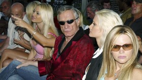 img-title Hugh Hefner Disebut Punya Buku Koleksi Foto Bugil Para Bunny Playboy