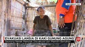 VIDEO: Warga Gunung Agung Mengamuk Saat Dievakuasi