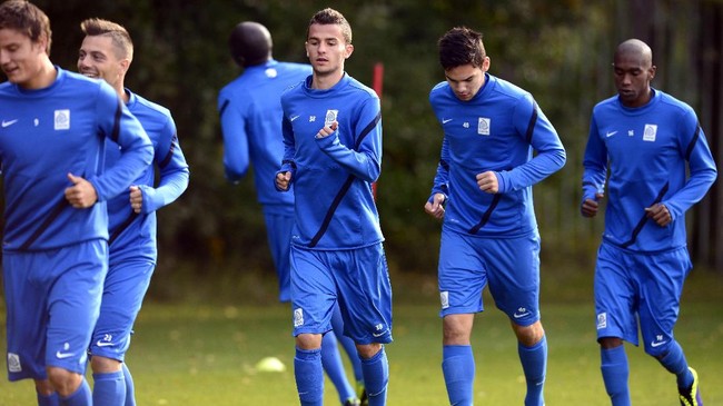 Bek kanan SV Zulte Waregem, Sandy Walsh bicara kariernya bermain di sepak bola Eropa dan memantau berita soal bergabungnya Michael Essien di Persib.