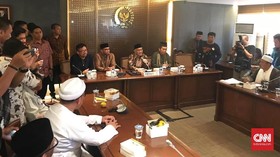 Massa Aksi 299 Beri DPR 'Jimat' Tuntaskan Perppu Ormas