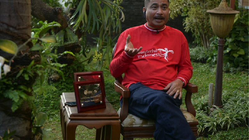 Jika menghitung jumlah penghargaan Arief Yahya sejak menjadi Dirut PT Telkom, 100 slide power point juga belum cukup.