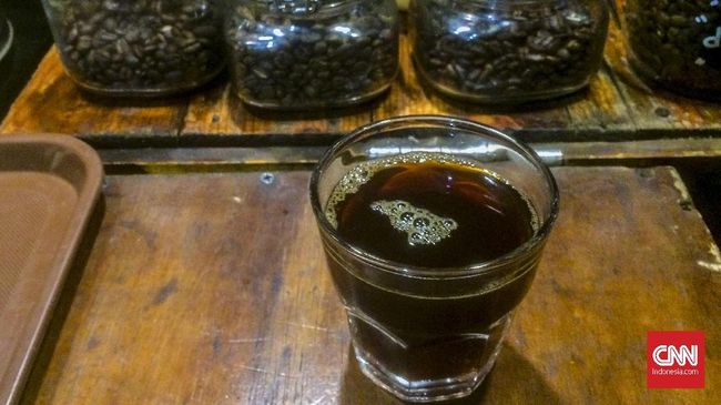 Meski menyehatkan, kopi hitam bisa berdampak buruk bagi ibu hamil, penderita GERD, hingga orang dengan tekanan darah tinggi.