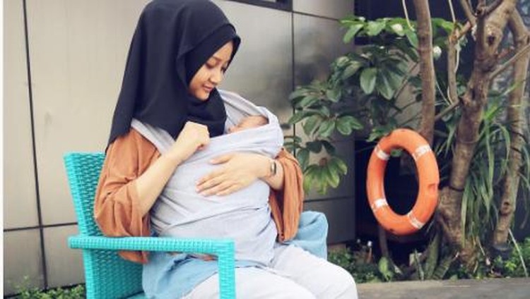 7 Tahun Bunda ini menggunakan IUD sebagai alat kontrasepsi. Begitu dilepas, ia lantas hamil bertubi-tubi.