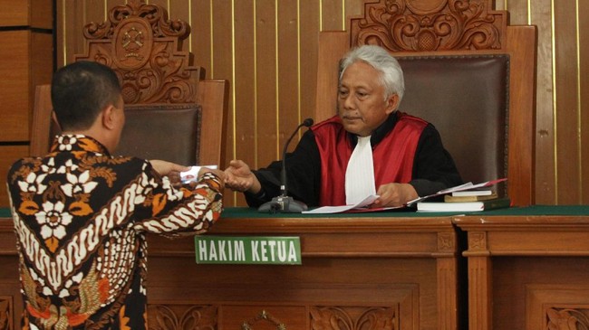 Ketua GMPG Ahmad Doli Kurnia menyebutkan terdapat banyak kejanggalan saat sidang praperadilan tentang status tersangka kasus e-KTP itu.