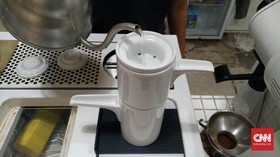 Lupakan Kopi, Kini Saatnya Seduh Dashi dengan Pour Over