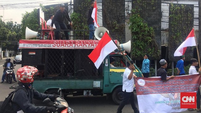 Aksi 299 di kawasan Tugu Tan, Jakarta Pusat sudah mulai digelar. Massa peserta aksi 299 mulai berdatangan ke kawasan Tugu Tani sejak pukul 13.30 WIB.