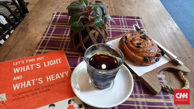 5 Kedai Kopi dengan 'Single Origin' Andalan di Jakarta Kopi asli atau single origin yang biasanya mengacu pada nama daerah asal kerap diincar para pecinta kopi. Berikut lima kedai kopi yang mengandalkan kopi asli.