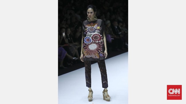 FOTO: Wujud Keanggunan Batik Kudus Denny Wirawan Lewat Wedari