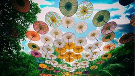 Serunya Selfie di Festival Payung Indonesia 2017