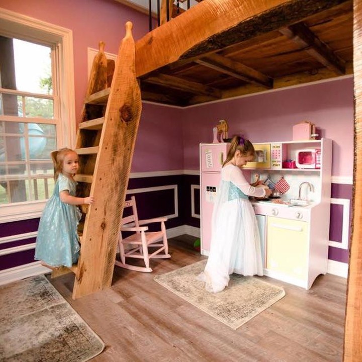 <p> Asyiknya bermain masak-masakan di dapur mini. (Foto: Facebook/ ATB Building Inc.)</p>