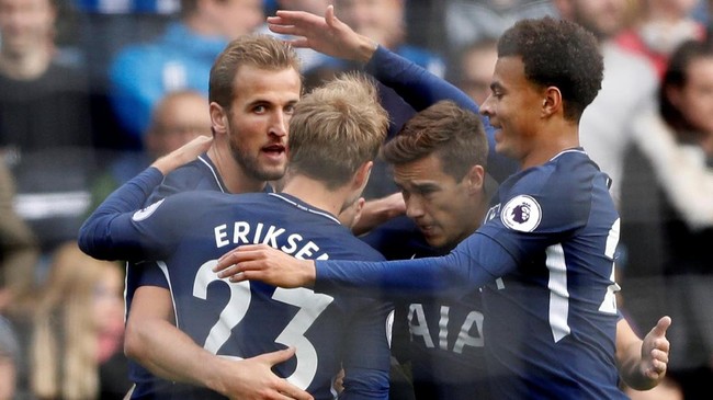 Tottenham Hotspur kembali menggila di Liga Primer Inggris. Kali ini giliran Huddersfield Town yang menjadi korbannya dan dihajar 4-0, Sabtu (30/9).