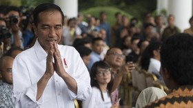 Zig-zag Jokowi di Antara Kelahiran dan Kesaktian Pancasila