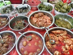 Wisata Kuliner Nasi Jamblang Bu Nur di Cirebon, Rasanya Juara!