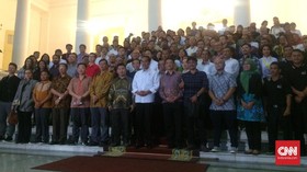Jokowi Dorong Pelaku Industri Cicip Kopi Papua