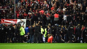 Laga Ligue 1 Perancis Dihentikan karena Pagar Tribune Roboh
