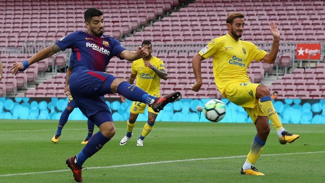Di tengah panasnya suasana Katalunya, Barcelona meraih tiga poin yang membuat mereka semakin kokoh di puncak klasemen La Liga.