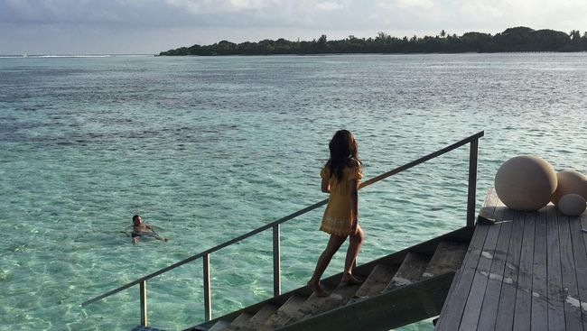Pulau Cantik di Fiji Hanya Terima 28 Orang Tamu Setiap vila dibangun menghadap ke arah pantai tanpa saling mengganggu privasi vila di sebelahnya.