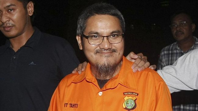 Sisi Lain Jonru: Penulis Novel Romantis dan Dagang Online Di balik statusnya sebagai tersangka kasus ujaran kebencian, Jonru ternyata sosok yang romantis. Dia pernah menerbitkan sejumlah novel percintaan remaja.