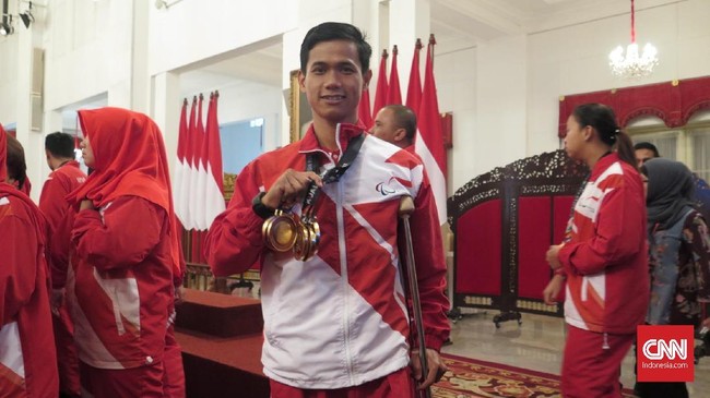 Perenang Indonesia Jendi Pangabean mempersembahkan prestasi medali emas Asian Para Games 2018 untuk korban gempa bumi di Sulawesi Tengah.