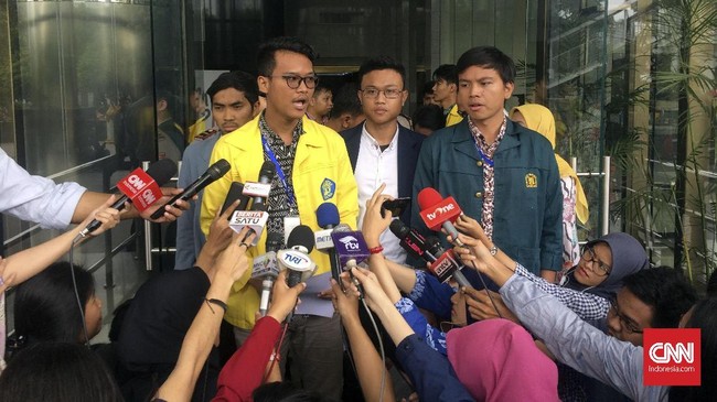 BEM Seluruh Indonesia mendatangi Gedung KPK menyatakan dukungannya pada lembaga antirasuah yang tengah diserang oleh Pansus Angket.