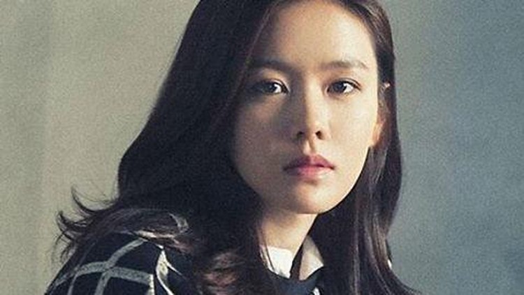 Selain Crash Landing on You, Son Ye Jin sudah membintangi banyak drama Korea sejak awal tahun 2000-an, Bun. Apa saja daftar dramanya?