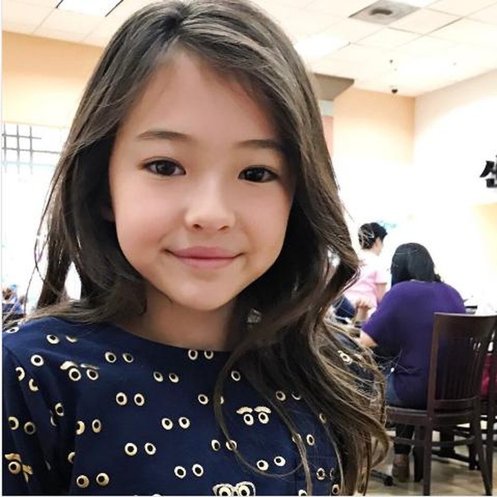<p>Ya, Ella menjadi model pakaian anak dari perancang dan brand terkenal di usianya yang masih sangat muda. (Foto: Instagram/ella.g2008)</p>