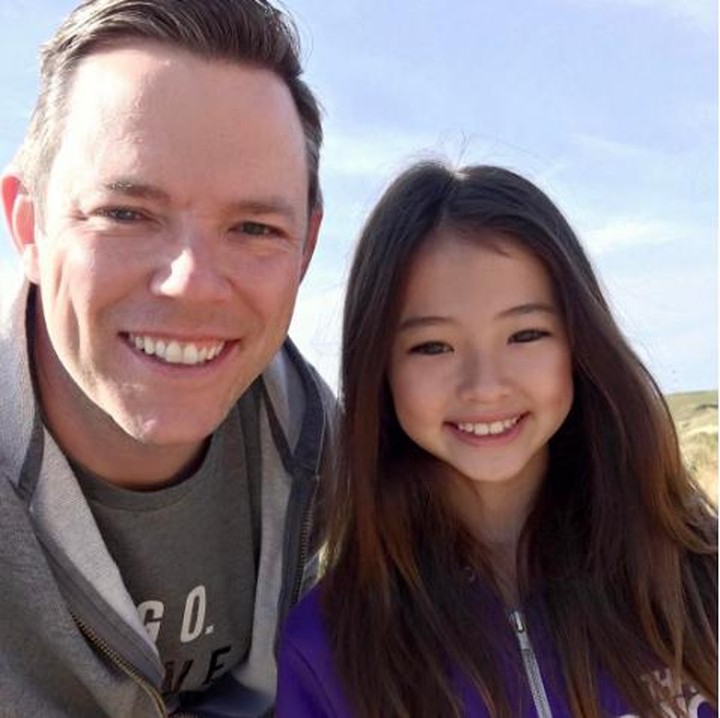 <p>Ini Ella saat bersama sang ayah yang keturunan Amerika. (Foto: Instagram/ella.g2008)</p>
