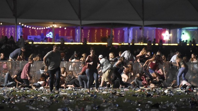 Kepanikan melanda 22 ribu pengunjung konser di Las Vegas pada Minggu (1/10), ketika Stephen Paddock melepaskan tembakan secara membabi buta ke arah mereka.
