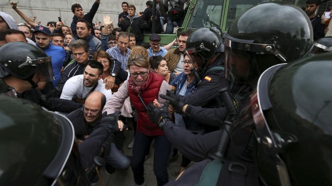 Presiden Catalonia Carles Puidgemont mengancam bakal mendeklarasikan kemerdekaan dari Spanyol dalam hitungan hari.
