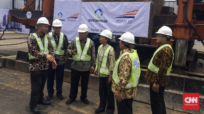 Pembangunan rusun di Stasiun Pondok Cina, Depok, sebagai bagian dari proyek Transit Oriented Development yang meliputi, pusat bisnis, rumah sakit, dan lainnya.
