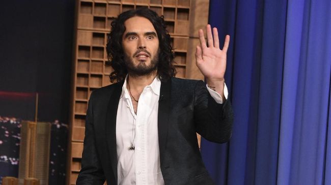 Komedian Russell Brand membantah tuduhan yang dilayangkan oleh sejumlah media terkait dugaan pelecehan seksual di masa lalu.