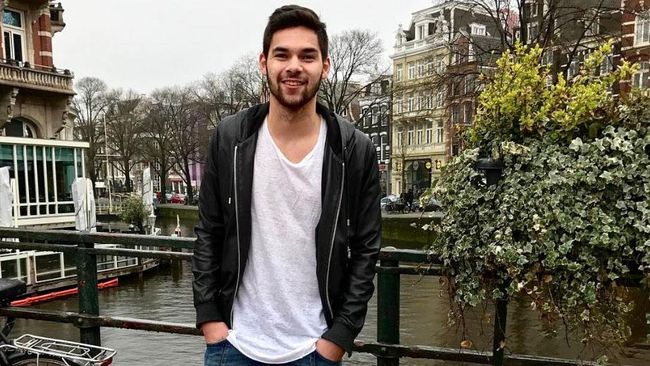 Iwan Bule Minta Datang ke Indonesia, Walsh dan Jordi Amat Kirim Kode Sandy Walsh dan Jordi Amat memberikan sinyal menuruti permintaan Ketua Umum PSSI Mochamad Iriawan untuk pengambilan sumpah jadi warga negara Indonesia (WNI).