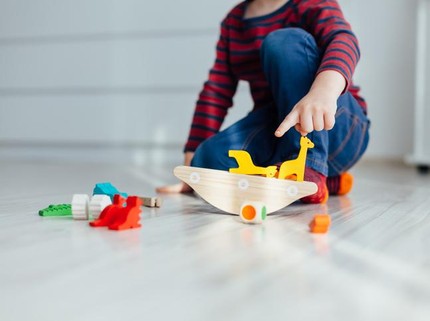 Lantai Rumah Juga Bisa Jadi Sumber Penyakit buat Anak, Lho