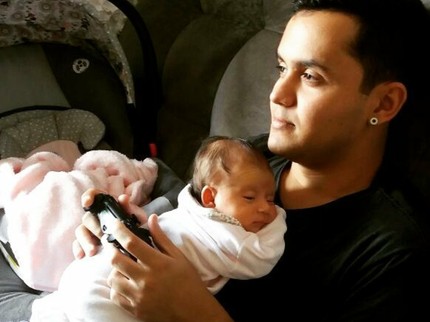 Begini Jadinya Kalau si 'Ayah Gamer' Momong Anak