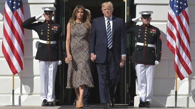 Beragam konflik yang menimpa Donald Trump, termasuk soal skandalnya dengan bintang porno Stormy Daniels membuat Melania Trump kesal.
