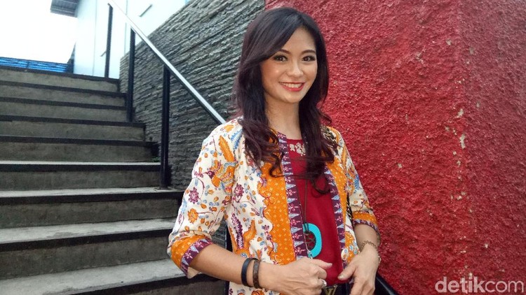 Ibu awet muda Puspa Dewi mendapat kado tak terduga dari sang anak di ultahnya. Puspa Dewi dibuat menangis haru hingga tak sanggup berkata apa-apa.
