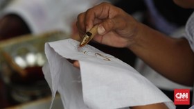 Menilik Proses Pembuatan Batik Ibu-ibu Rusun Pulo Gebang