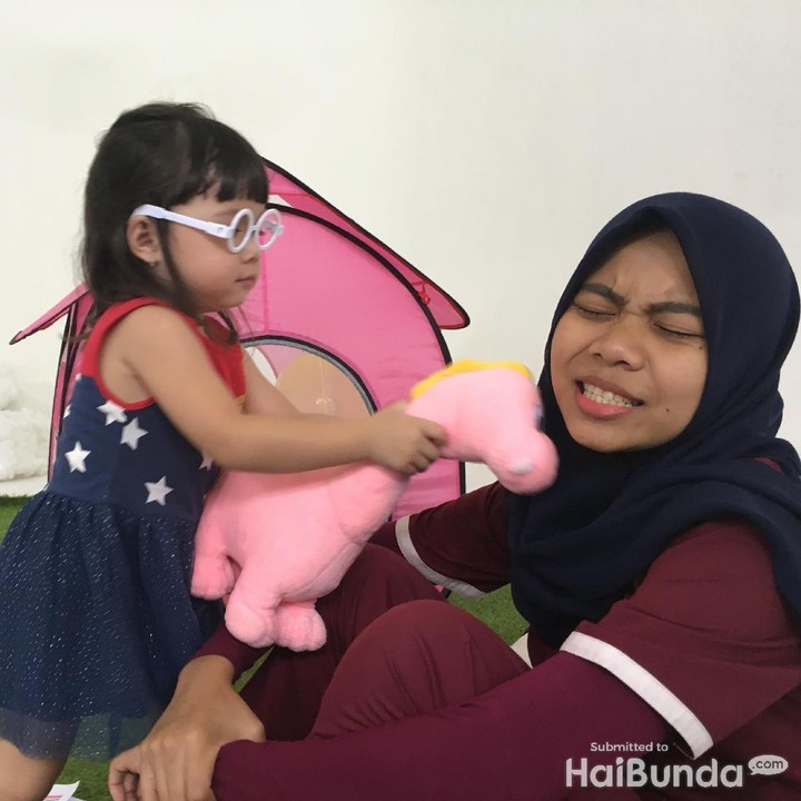 <p>Kata Gempi, dinosaurus nge-sun Koneng. Hi-hi-hi.</p>