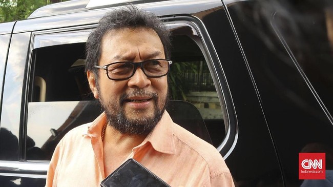 Politikus Partai Golkar Yorrys Raweyai memenuhi panggilan KPK. Yorrys diperiksa sebagai saksi untuk koleganya, Markus Nari yang sudah jadi tersangka.