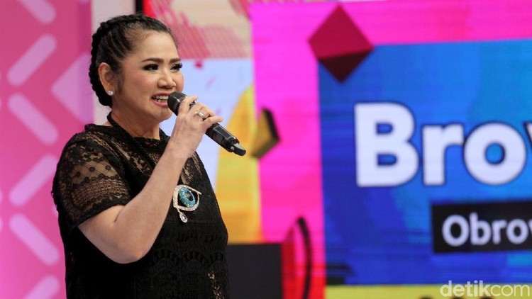 Setelah 40 tahun lebih, Vina Panduwinata akhirnya meninggalkan kebiasaan buruk itu, demi hidup yang lebih sehat.