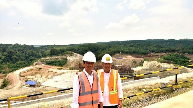 Bendungan Karian yang terletak di Rangkasbitung, Banten, memiliki kapasitas 314,7 juta meter kubik dan dapat mengairi lahan seluas 22 ribu hektar.