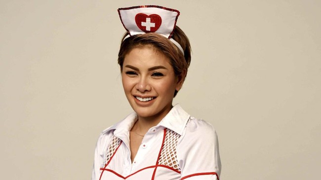 Artis Nikita Mirzani melaporkan sebuah akun Youtube ke Polda Metro Jaya yang memuat makian terhadap dirinya.